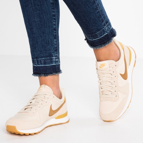 nike internationalist beige gold